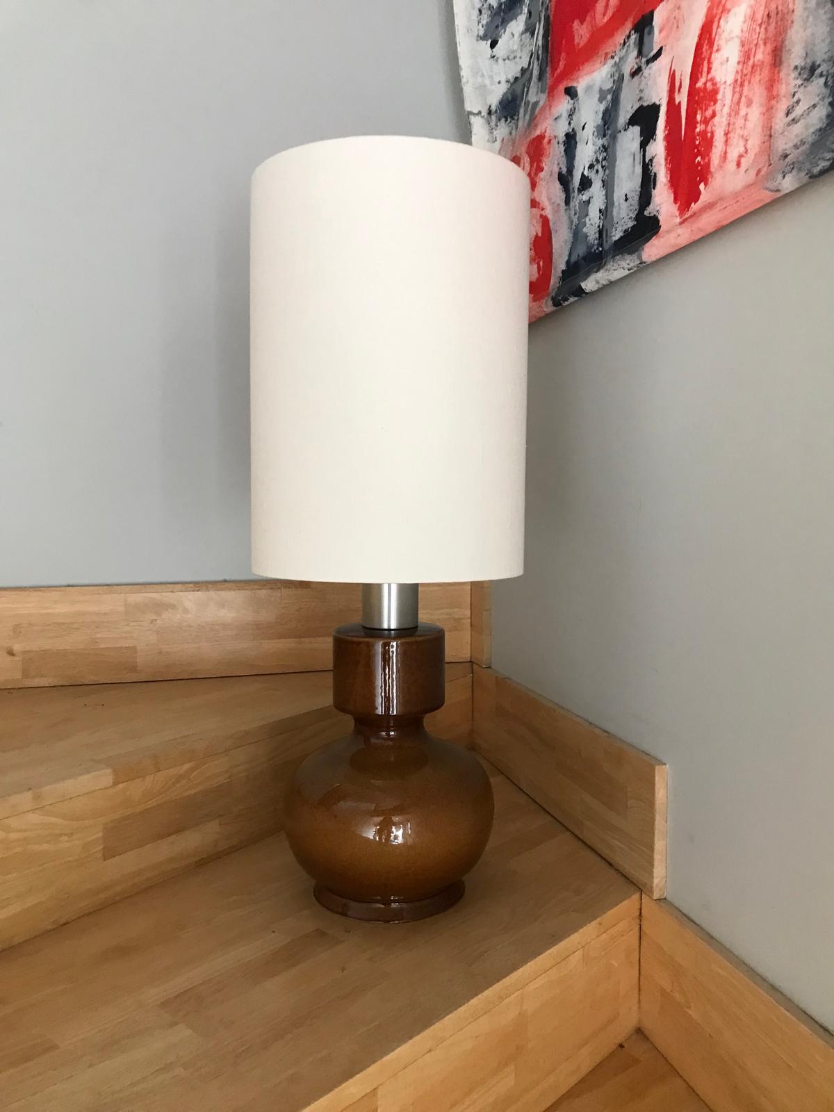 Lampe en céramique brune avec abat-jour cylindrique ivoire