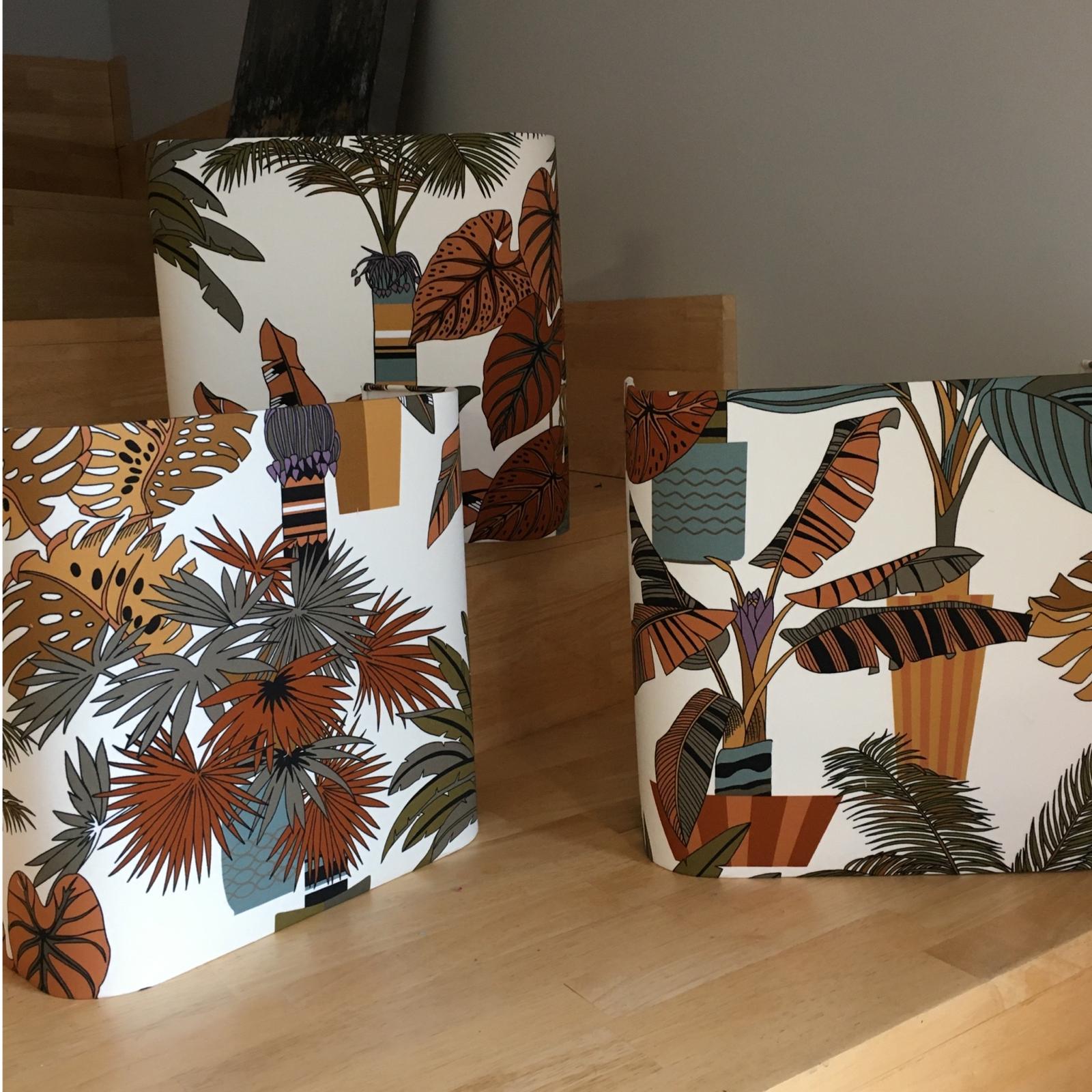 Ensemble de trois appliques avec motifs végétaux dans des tons rouille et sauge