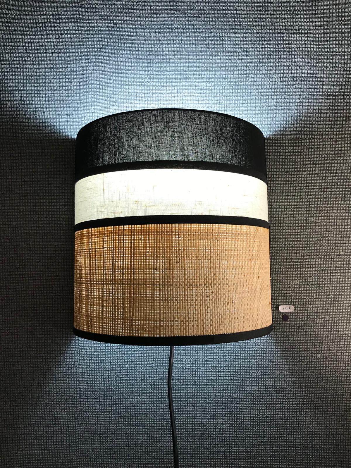 Applique cylindrique allumée avec bandes noire, blanche et naturelle